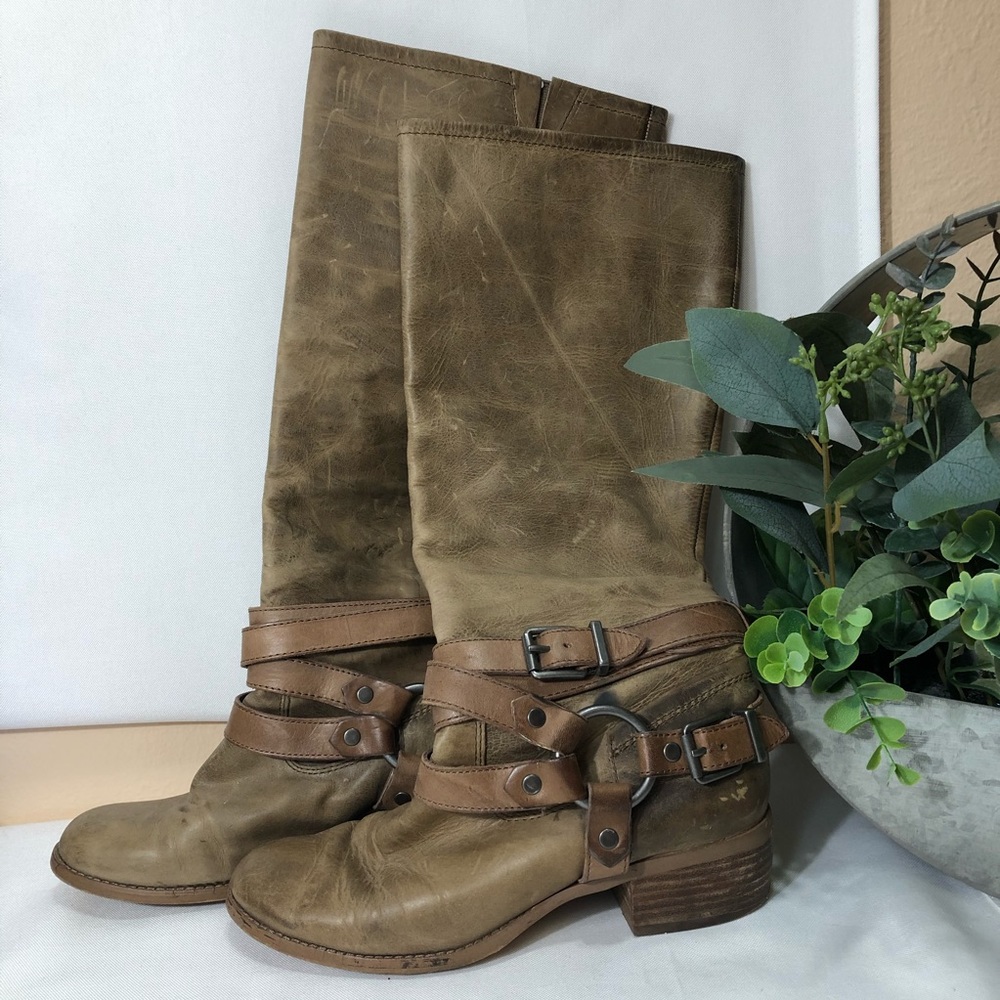 GUC Beautiful Gianni Bini Distressed Leather Boots